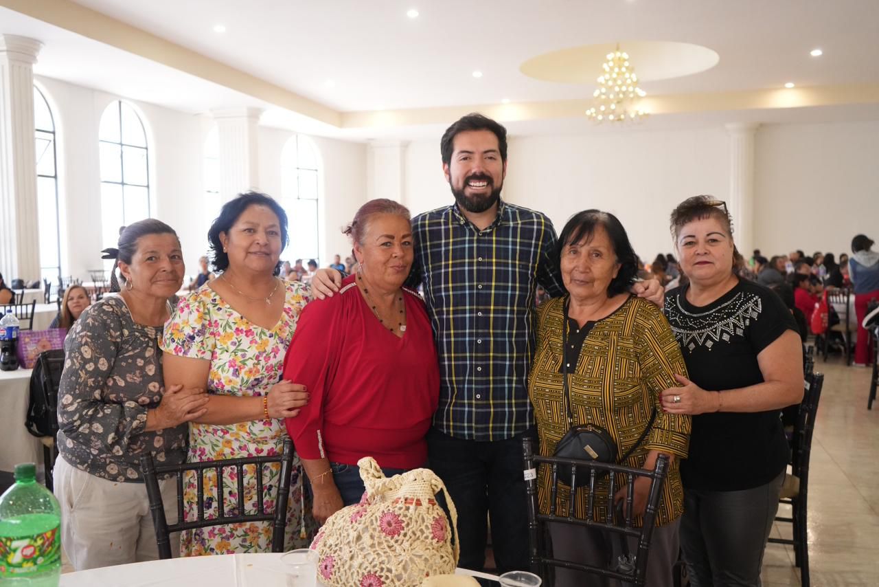 RECONOCE SANTOS GONZÁLEZ A MADRES ZACATECANAS COMO PILAR DE LAS FAMILIAS