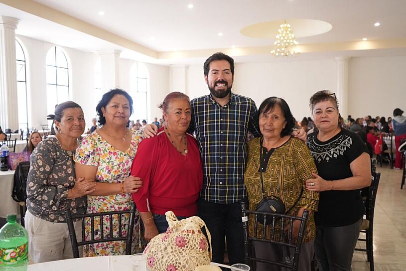 RECONOCE SANTOS GONZÁLEZ A MADRES ZACATECANAS COMO PILAR DE LAS FAMILIAS