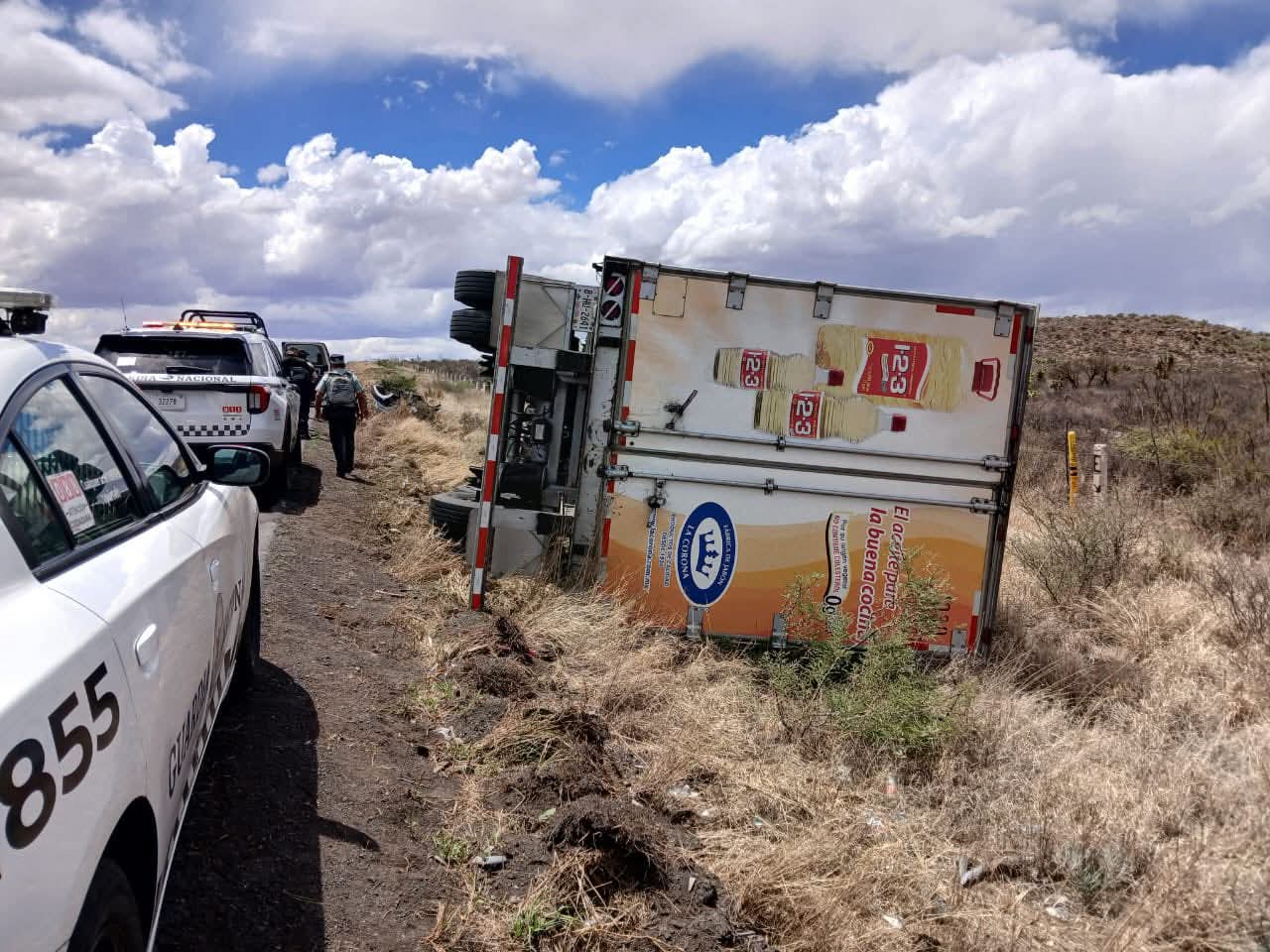 VUELCA TRÁILER CERCA DE LA UNIRSE EN RÍO GRANDE