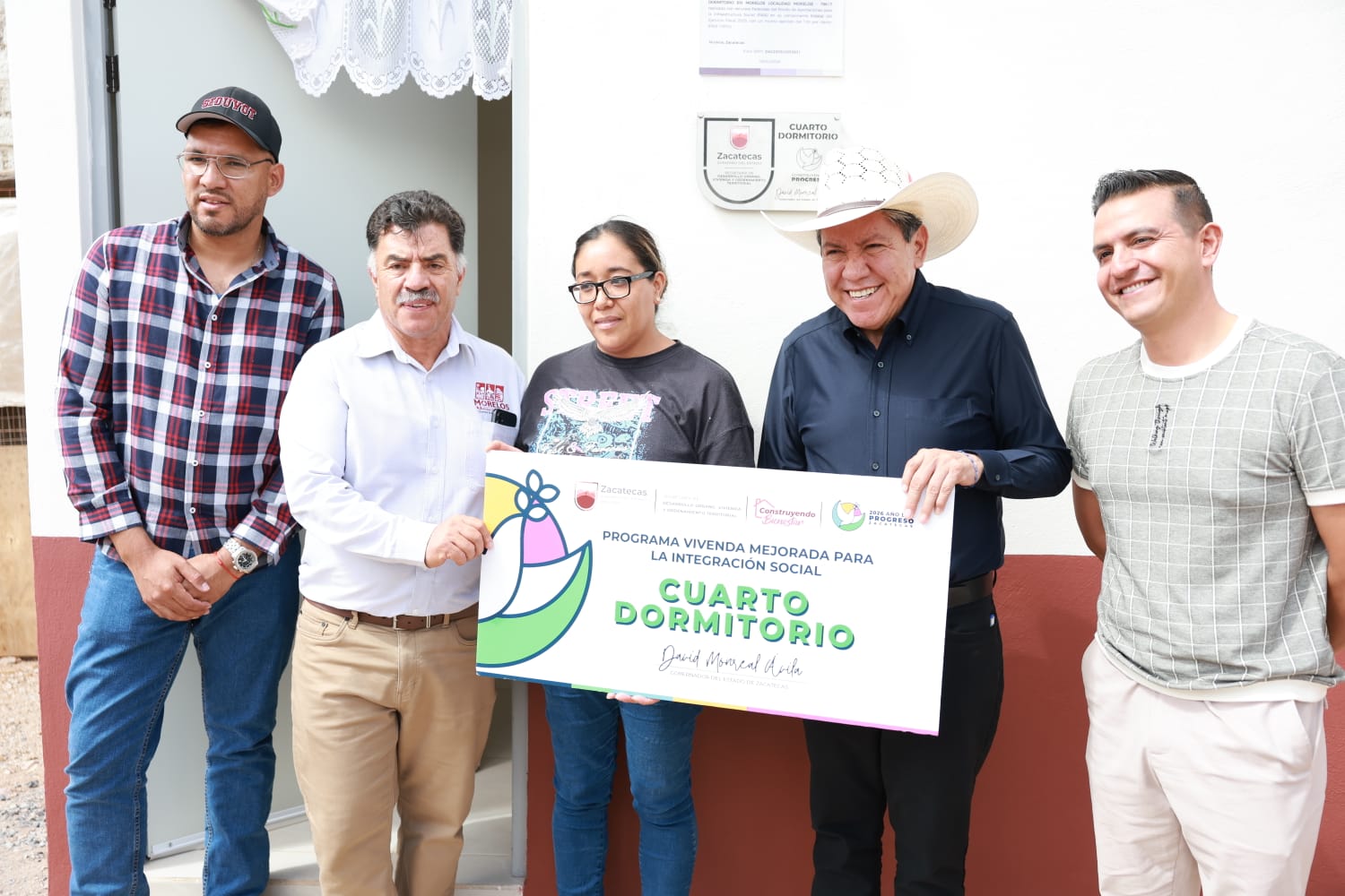 ENTREGA GOBERNADOR DAVID MONREAL CUARTOS DORMITORIO A FAMILIAS DE MORELOS