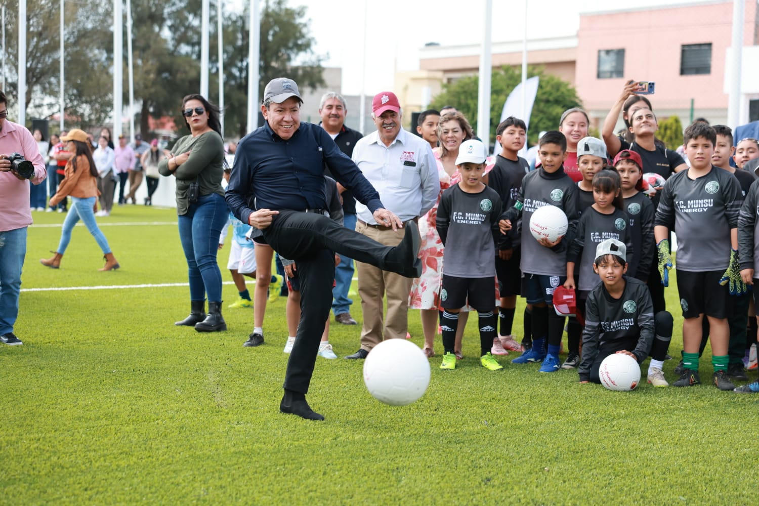 REHABILITAN CANCHA DE FÚTBOL EN MORELOS Y ANUNCIAN NUEVOS PROYECTOS DEPORTIVOS