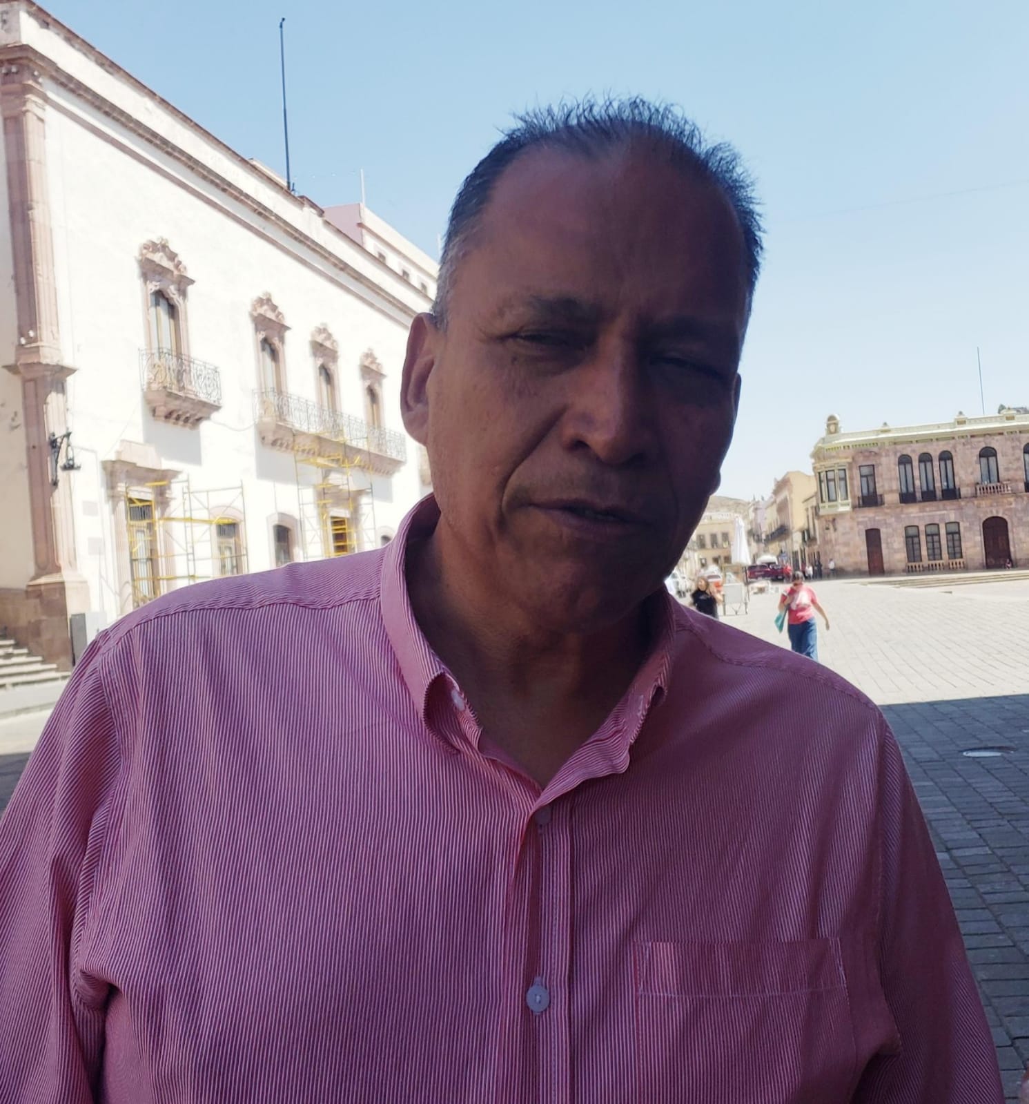 YA LES QUIEREN COBRAR HASTA POR MANEJAR