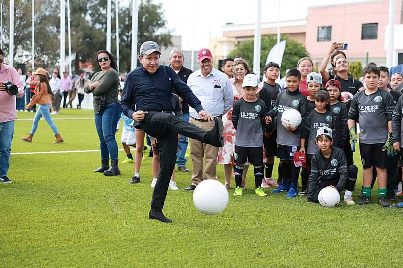 -¡Échele mi góber, con fuerza!