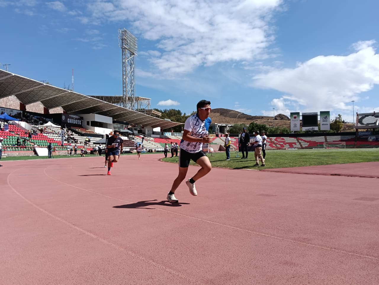 REÚNE UAZ A DECENAS DE ATLETAS EN SU PRIMER FESTIVAL DE PISTA Y CAMPO