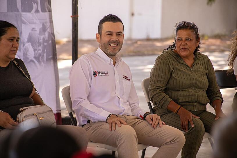 FORTALECE ULISES MEJÍA A PEQUEÑOS COMERCIOS DEL PAÍS