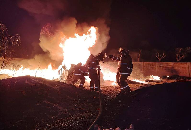 SOFOCAN INCENDIO DE UNA CONSTRUCTORA EN COLONIA EL HÍPICO