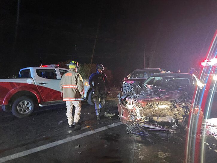 ATIENDEN RESCATISTAS ACCIDENTE VEHICULAR SOBRE CARRETERA 45 DURANTE LA MADRUGADA