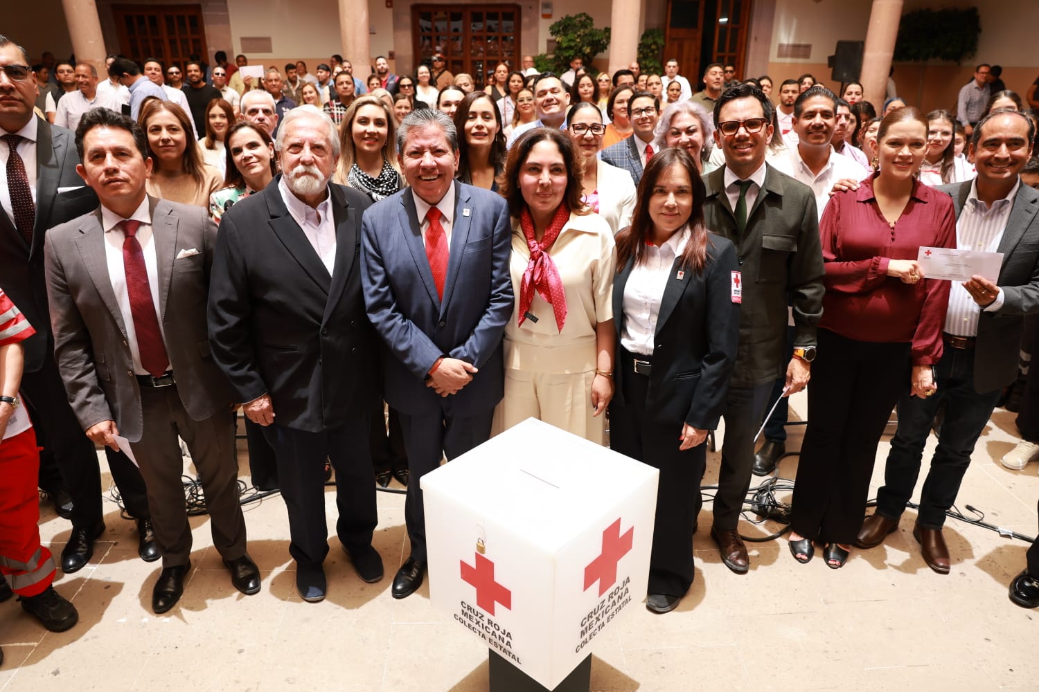 ARRANCA DAVID MONREAL COLECTA PERMANENTE DE CRUZ ROJA EN ZACATECAS