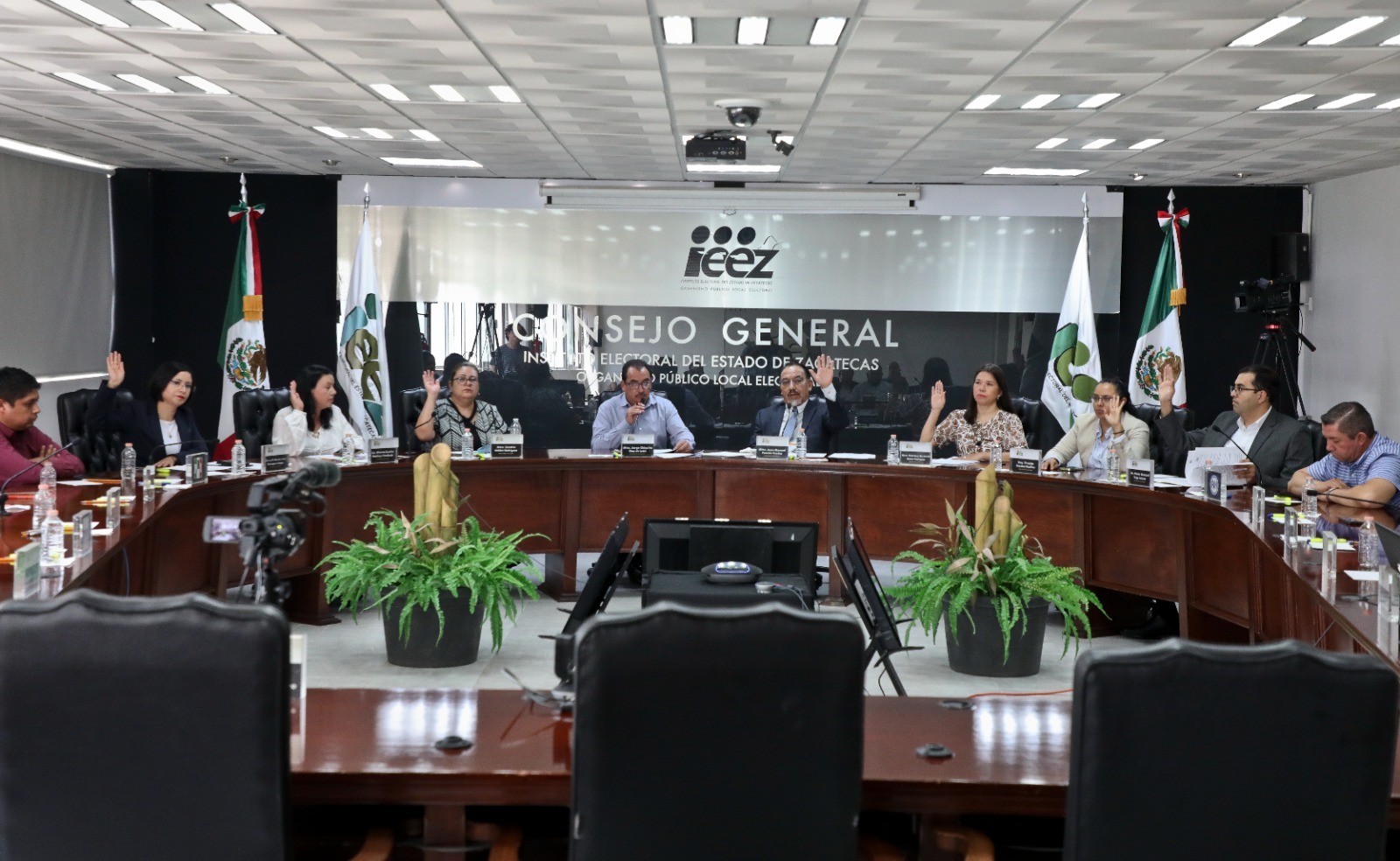 APRUEBAN CONTRATACIONES TEMPORALES EN ASUNTOS JURÍDICOS DEL IEEZ