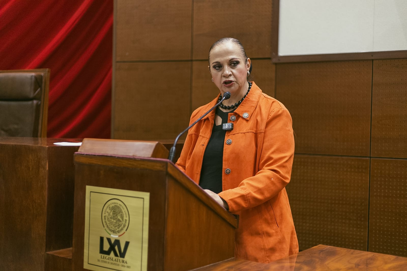 PROPONE ANA MARÍA ROMO FRENAR AUMENTOS AL TRANSPORTE PÚBLICO  ZACATECAS, ZAC.- La diputada local de Movimiento Ciudadano, Ana María Romo Fonseca, presentó una iniciativa de reforma a la Ley de Transporte, Tránsito y Vialidad del Estado para impedir nuevos