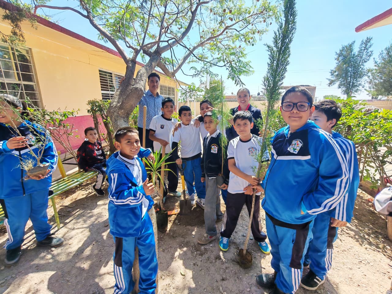 IMPULSA GUADALUPE REFORESTACIÓN ESCOLAR EN OJO DE AGUA Y VILLAS