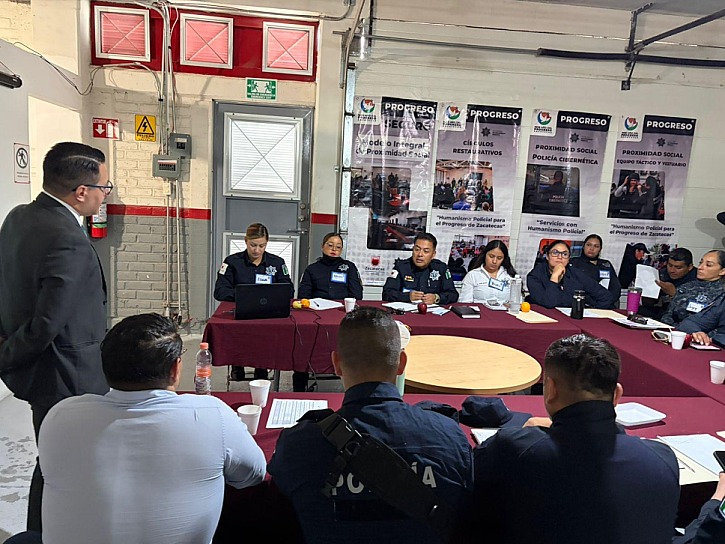 CAPACITAN A POLICÍAS MUNICIPALES EN DERECHOS HUMANOS Y ATENCIÓN A MENORES