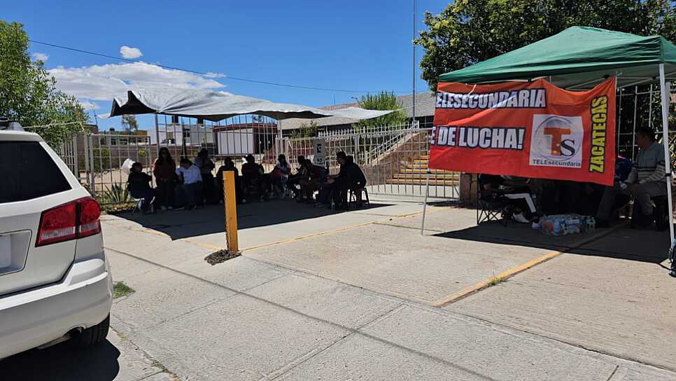 TOMAN DOCENTES DE TELESECUNDARIAS OFICINAS RECAUDATORIAS Y EDUCATIVAS EN FRESNILLO