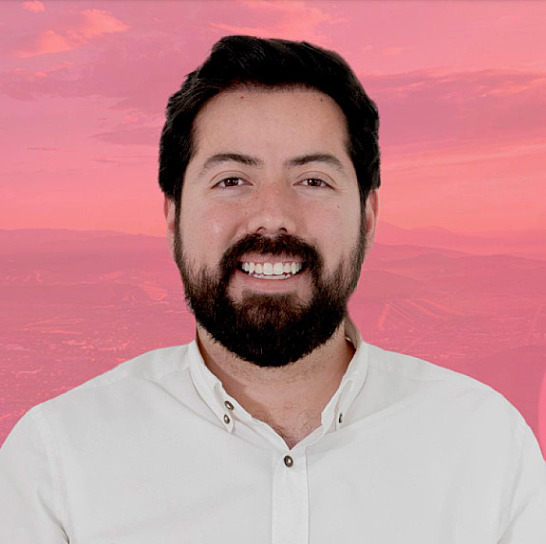 LOS PRIMEROS EN LEVANTAR LA MANO