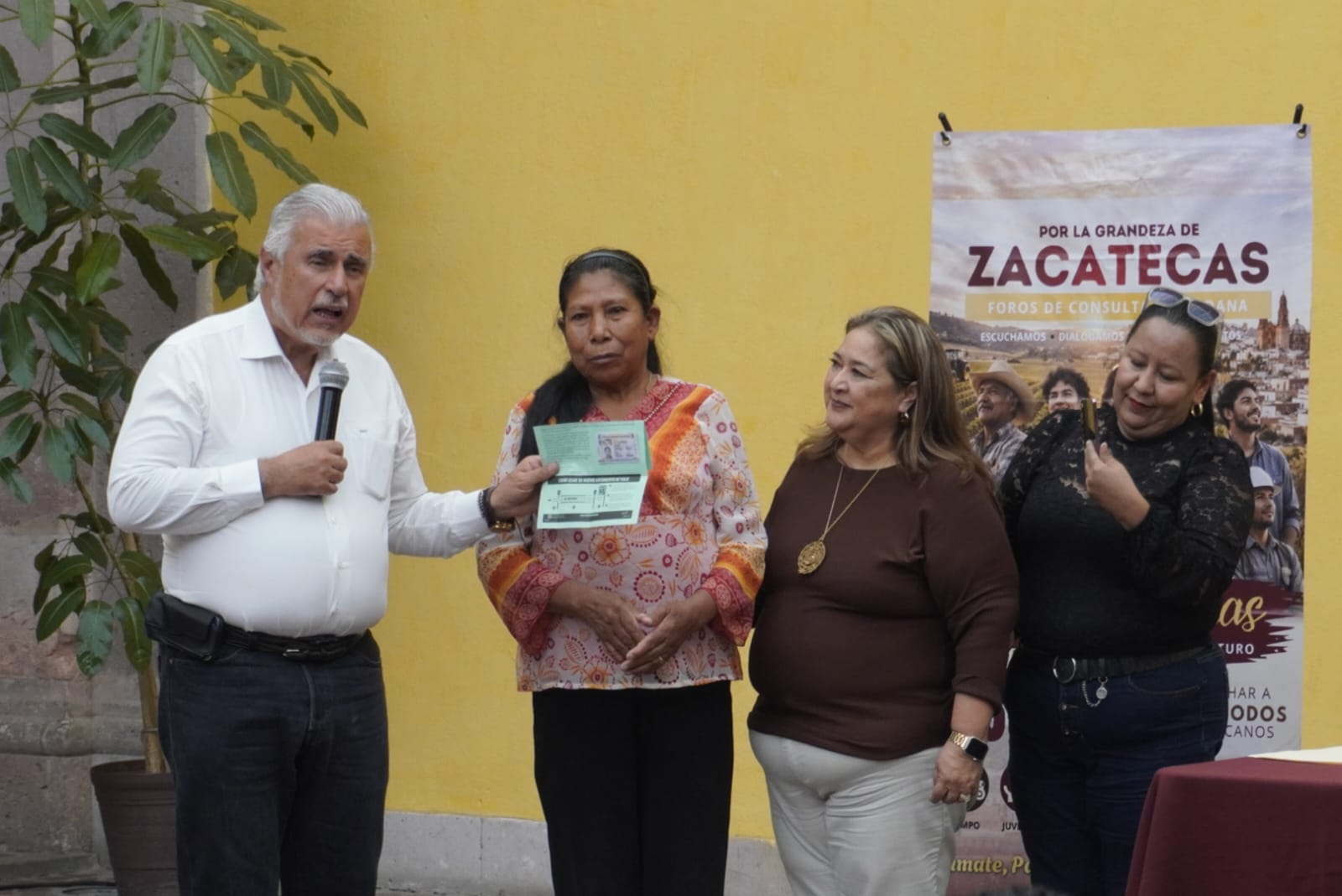 REALIZA JOSÉ NARRO FORO SOBRE RETOS DE LA MIGRACIÓN