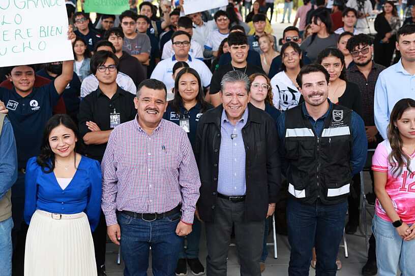 ENTREGA DAVID MONREAL CANCHA Y RENOVARÁ EQUIPO DE CÓMPUTO DEL ITSZN