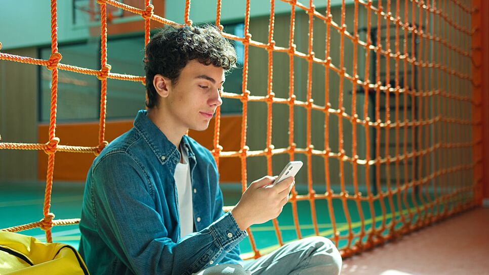 MÁS ALLÁ DEL LIKE: EL PENSAMIENTO CRÍTICO COMO LA VERDADERA HERRAMIENTA PARA EJERCER UNA LIBERTAD DE EXPRESIÓN CON IMPACTO