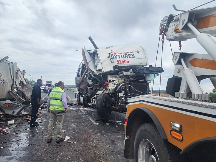 BRUTAL ACCIDENTE EN LA ZACATECAS-SALTILLO DEJA UN MUERTO Y DOS HERIDOS