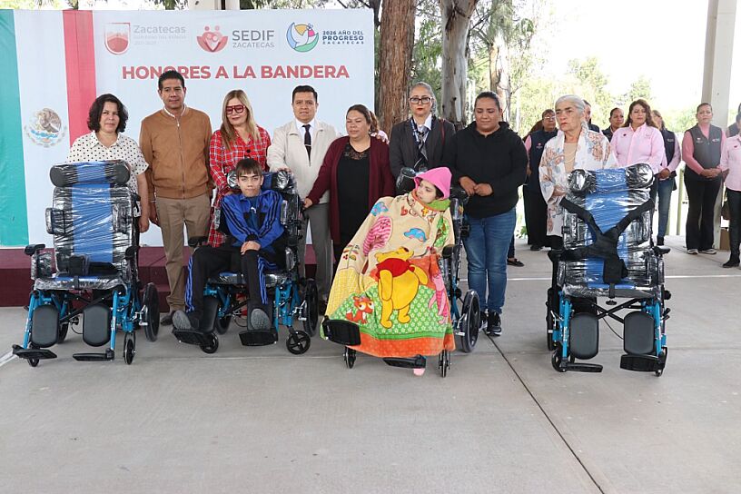ENTREGA SEDIF SILLAS PCA Y APOYOS ECONÓMICOS A FAMILIAS VULNERABLES
