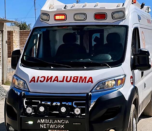 SALVAN BOMBEROS A CONDUCTOR PRENSADO TRAS CHOQUE EN LA CARRILLO-ERÉNDIRA
