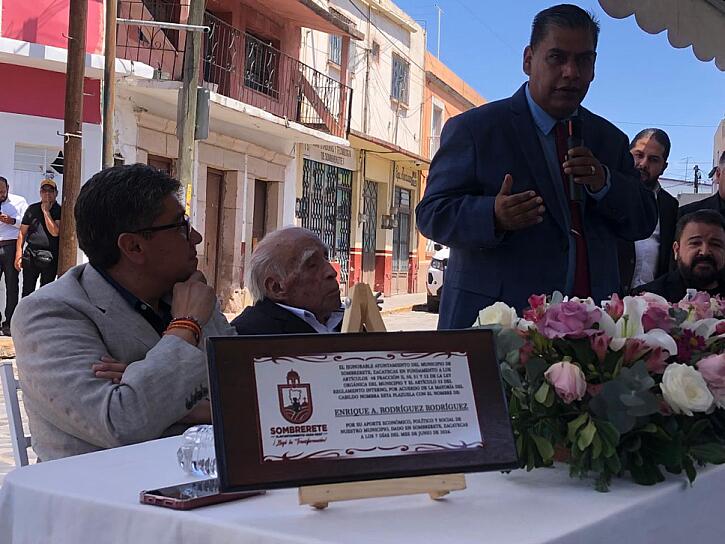 RINDE SOMBRERETE HOMENAJE A ENRIQUE A. RODRÍGUEZ Y DA SU NOMBRE A PLAZUELA HISTÓRICA