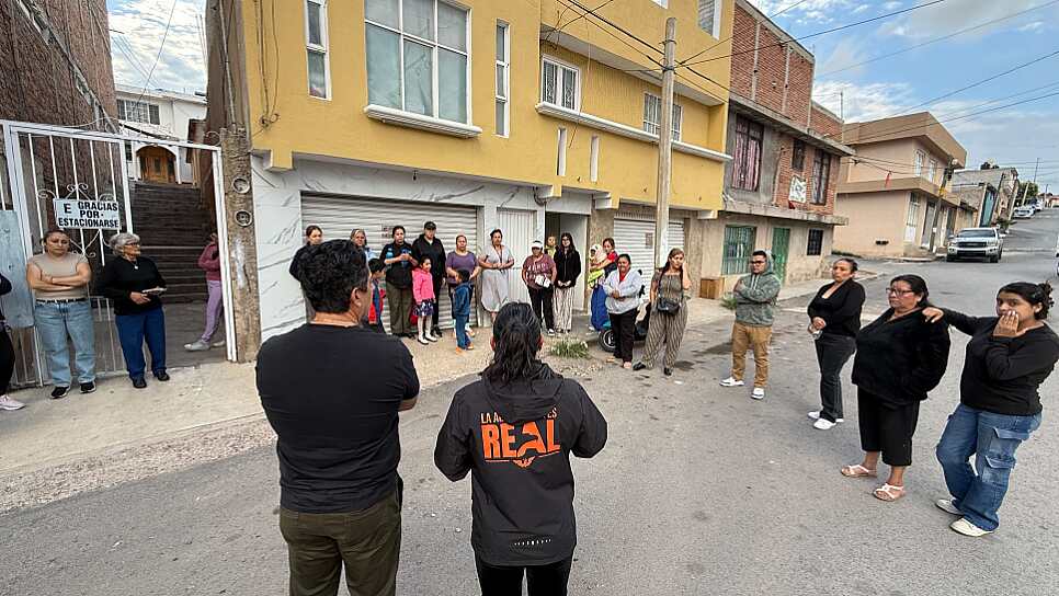 ENTREGA MOVIMIENTO CIUDADANO KITS DE LIMPIEZA A FAMILIAS 