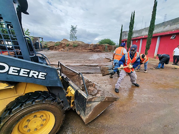 DESBORDAN LLUVIAS ARROYO Y PROVOCAN INUNDACIONES EN VILLAS DEL VERGEL
