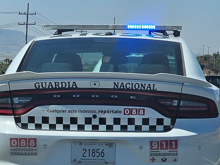 BLOQUEA VOLCADURA DE PIPA DE DOBLE REMOLQUE EL PASO EN CERRO GORDO