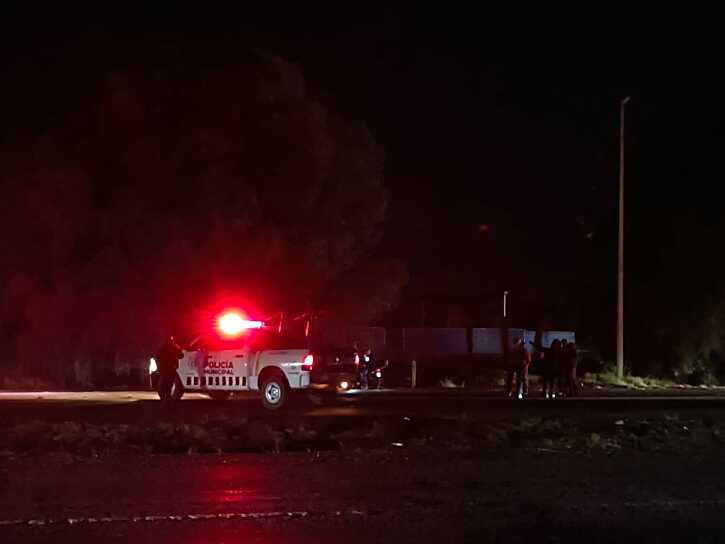 VUELCA PIPA TRANSPORTADORA DE GAS METANO EN CARRETERA FEDERAL 45 EN GUADALUPE