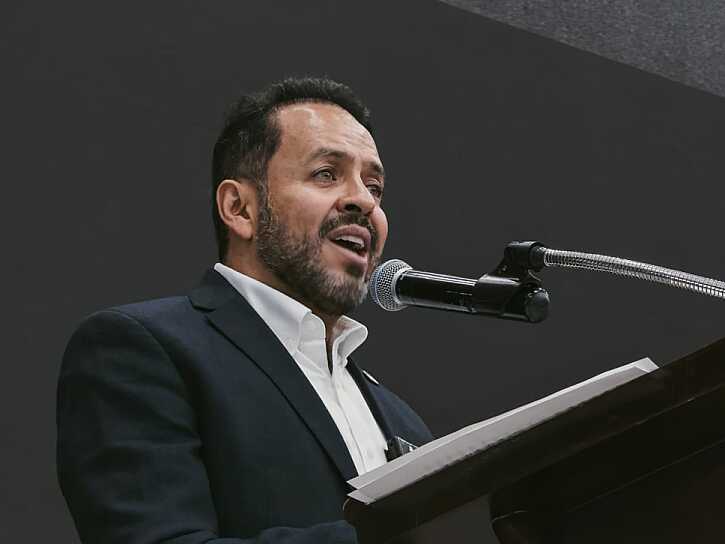 PROPONE MARCO VINICIO FLORES TRANSPORTE GRATUITO PARA ESTUDIANTES