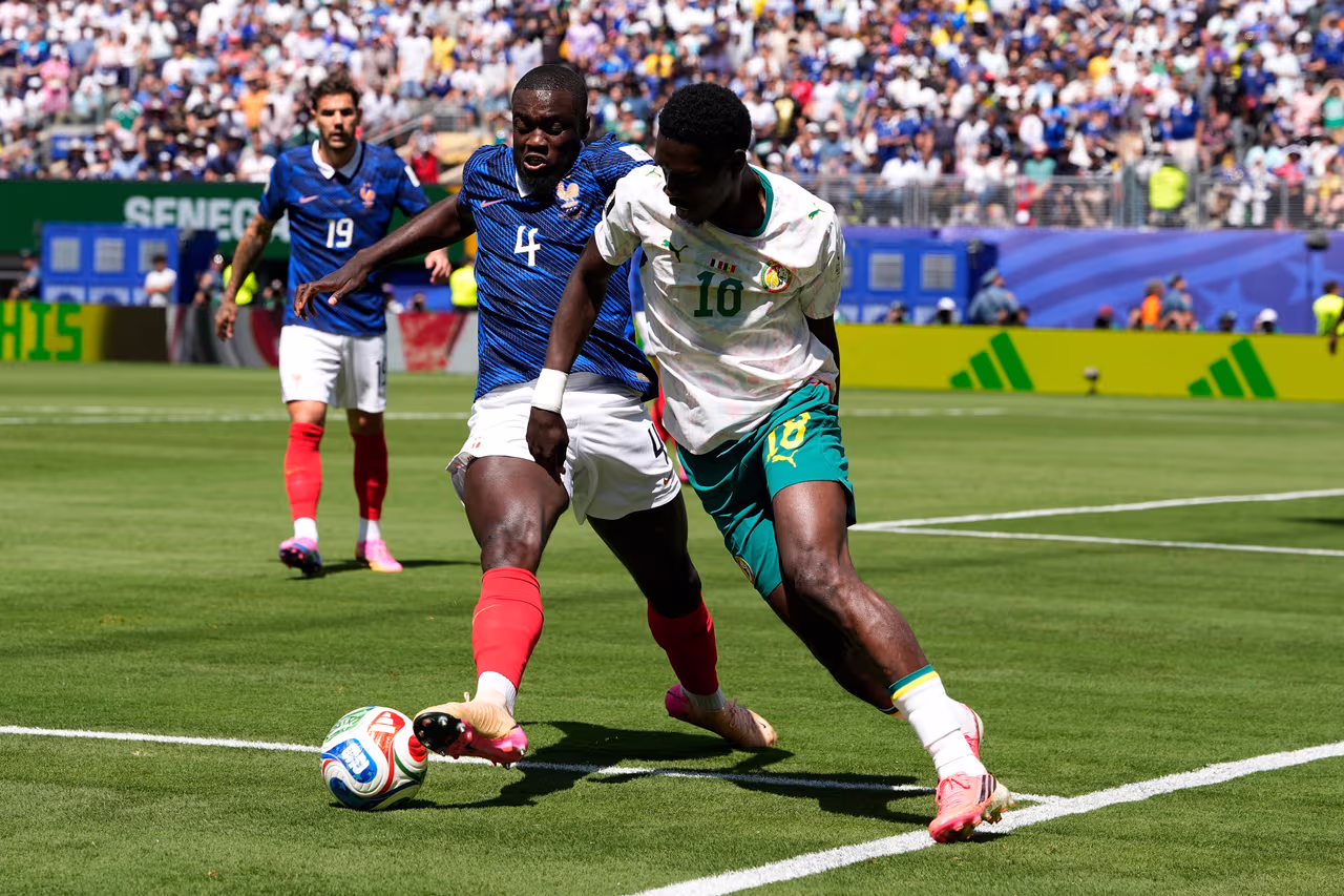 VENCE FRANCIA A SENEGAL Y ARRANCA CON TRIUNFO MUNDIALISTA
