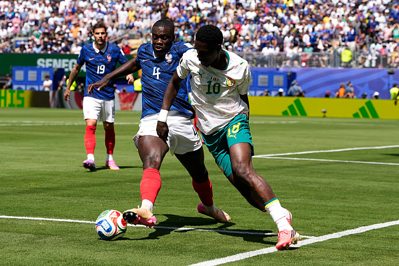 VENCE FRANCIA A SENEGAL Y ARRANCA CON TRIUNFO MUNDIALISTA
