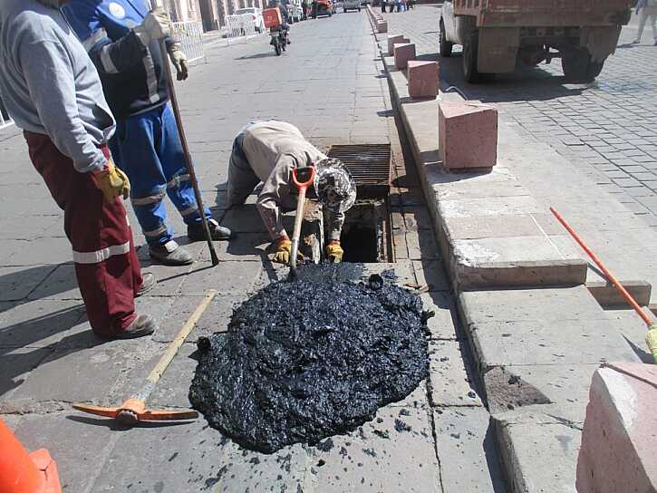 REFUERZA AYUNTAMIENTO DE ZACATECAS LIMPIEZA PREVENTIVA DE ALCANTARILLAS ANTE LLUVIAS