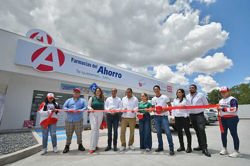 INAUGURA PEPE SALDÍVAR FARMACIA DEL AHORRO QUE CREA 50 EMPLEOS