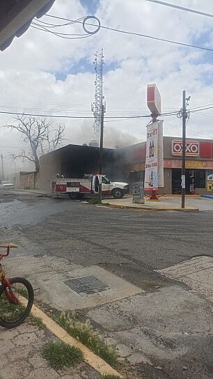 CONTROLAN INCENDIO EN OXXO DE LA CNOP