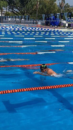 CONQUISTA ABELARDO ALVARADO TETRACAMPEONATO DE NATACIÓN