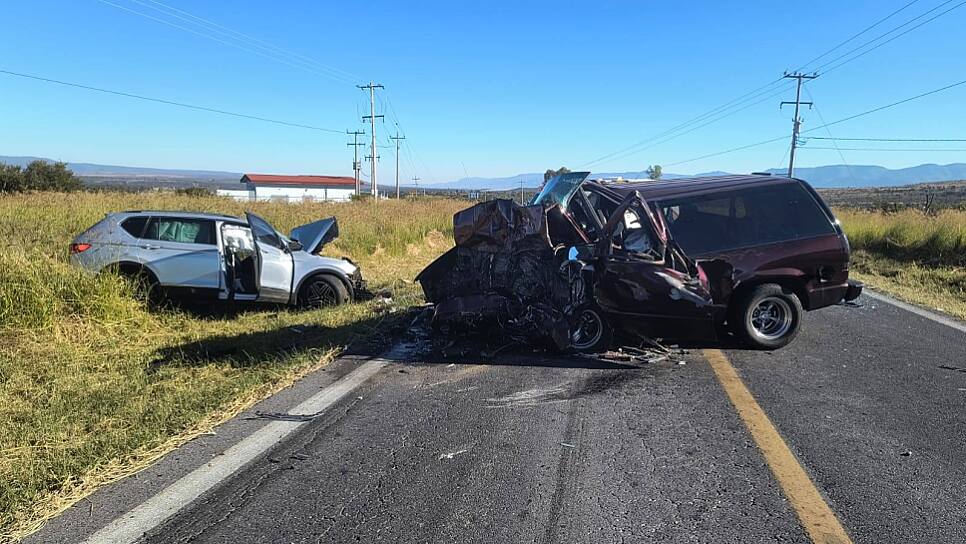 MUERE CONDUCTOR EN CHOQUE FRONTAL SOBRE LA CARRETERA FEDERAL 23