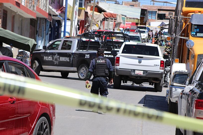 BALEAN A DOS HOMBRES EN EL MERCADO DE ABASTOS