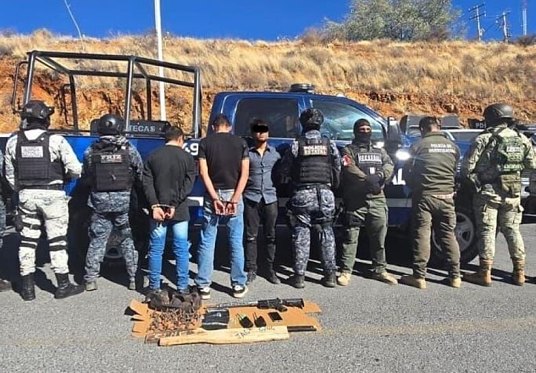 DETIENEN EN VILLANUEVA A TRES HOMBRES EN POSESIÓN DE UN ARMA Y DROGA