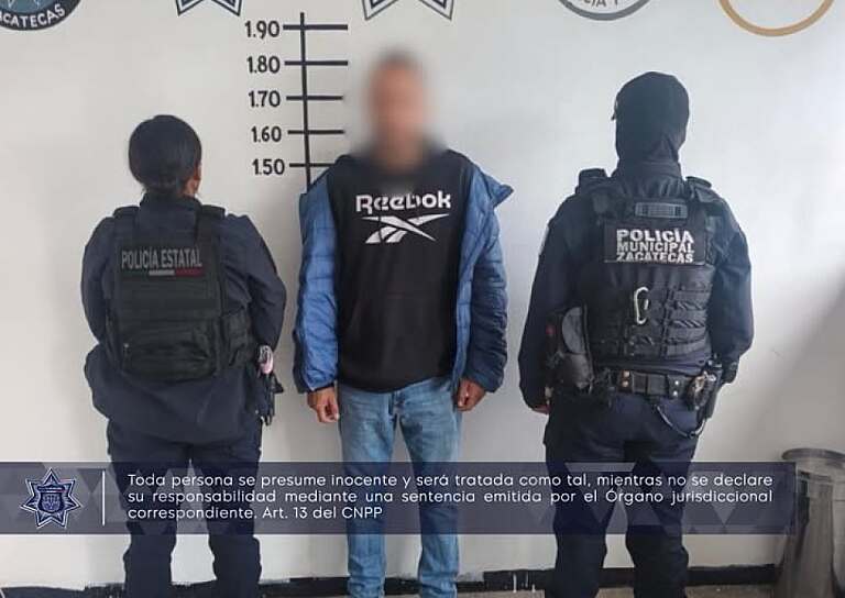 DETIENEN A HOMBRE POR PRESUNTO ROBO A COMERCIO