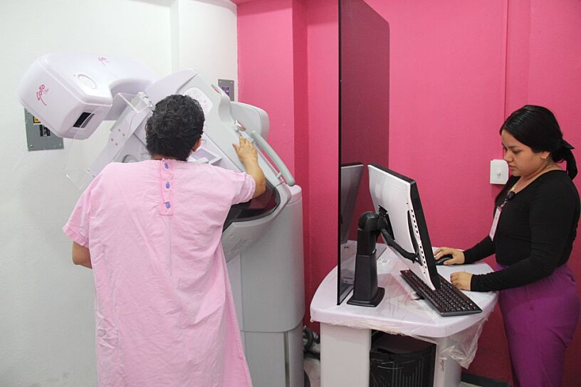 DETECTAN CÁNCER DE MAMA CON TÉCNICAS ESPECIALIZADAS EN HOSPITAL DEL ISSSTE