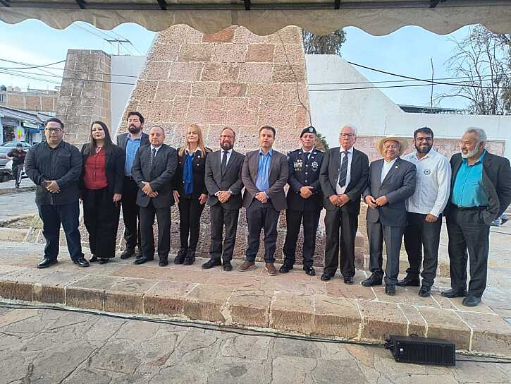 RINDEN HOMENAJE AL BENEMÉRITO DE LAS AMÉRICAS 