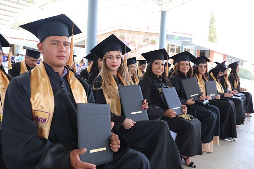 ENTREGA TECNOLÓGICO DE RÍO GRANDE 78 PROFESIONISTAS A LA SOCIEDAD