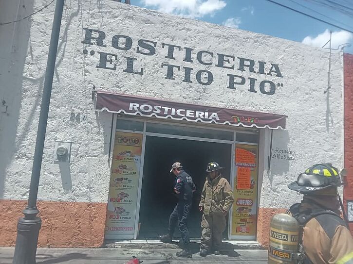 INCENDIO EN ROSTICERÍA DE GUADALUPE MOVILIZA A CUERPOS DE EMERGENCIA