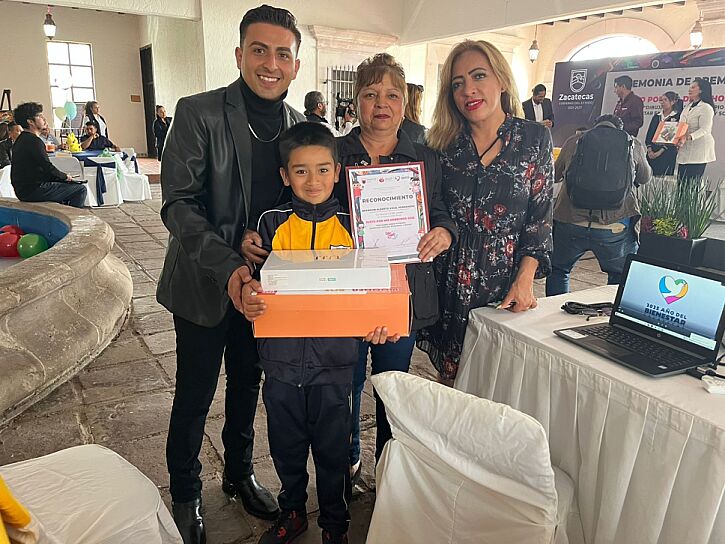 PREMIAN A BRANDON  VIDAL POR LOGRO EN CERTAMEN ESTATAL
