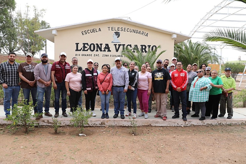CUMPLE GOBERNADOR A TELESECUNDARIA LEONA VICARIO, DE RÍO GRANDE