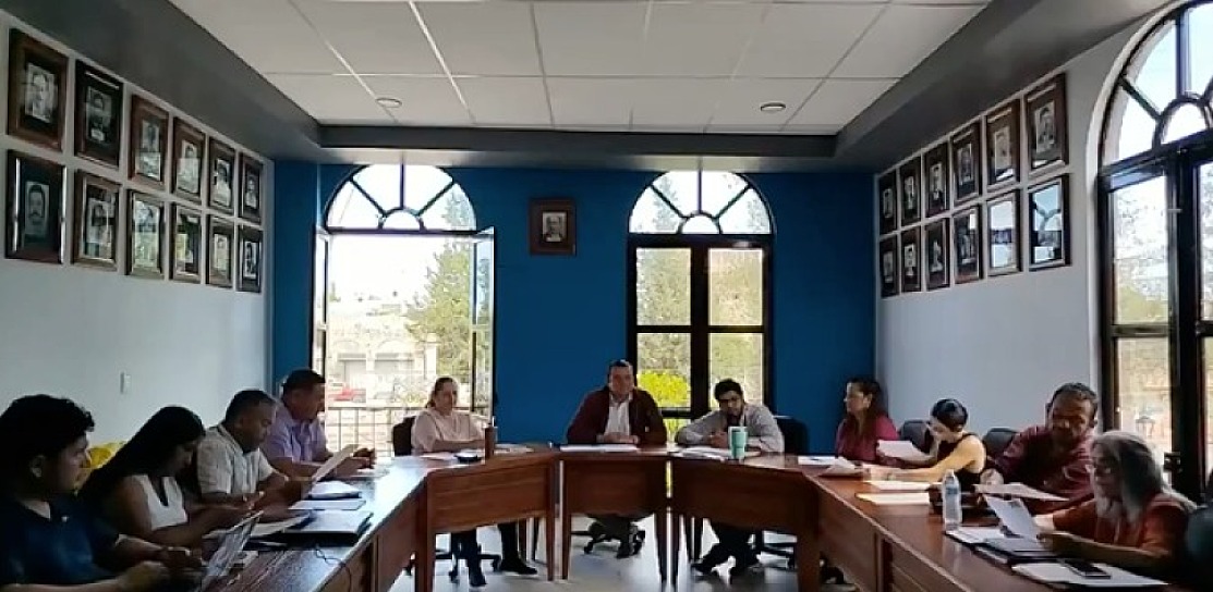 ALCALDE SE NIEGA A BAJARSE EL SUELDO EN MIGUEL AUZA