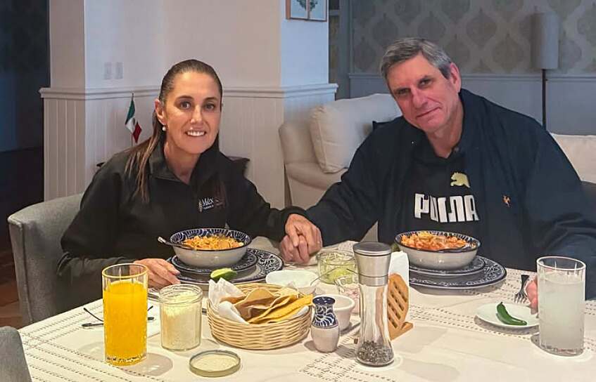 -En su cumple, pozole y su amor