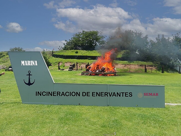 INCINERAN SEMAR Y FGR MÁS DE TRES TONELADAS DE DROGA ASEGURADA