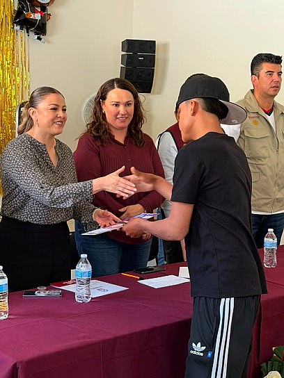 ENTREGA IZEA CERTIFICADOS A ADULTOS Y FORTALECE EDUCACIÓN EN GUADALUPE